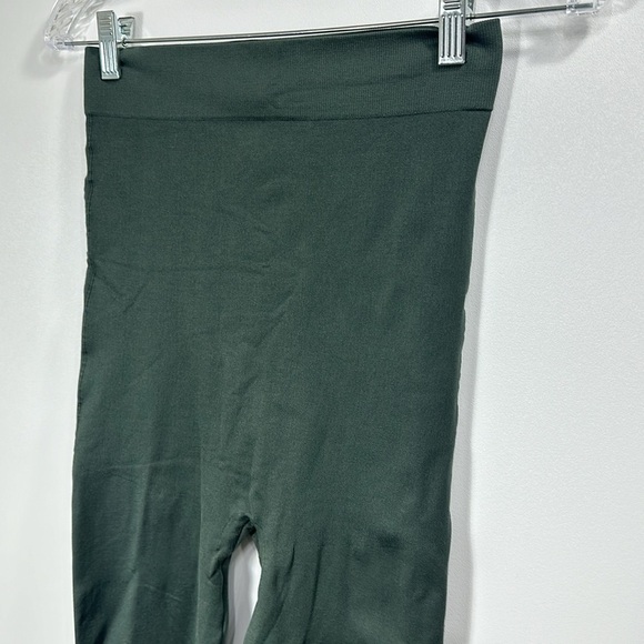 Blanqi Everyday green maternity/postpartum crop leggings size medium - Picture 2 of 6